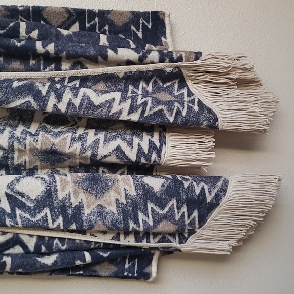 🌟Host Pick🌟 NWT Lucky Brand women's Aztec style long sleeve cardigan - Picture 3 of 10